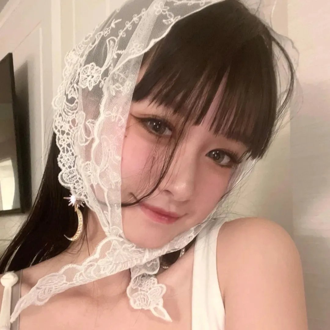 院子里的女人